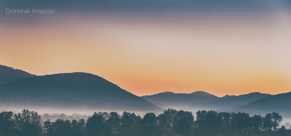 beskidzki pejzaż zachodzącego słońca