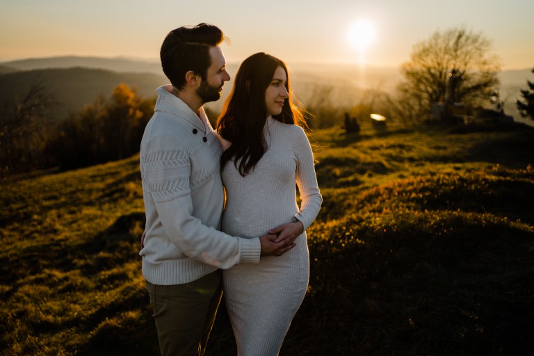 Jesienna sesja z brzuszkiem w górach